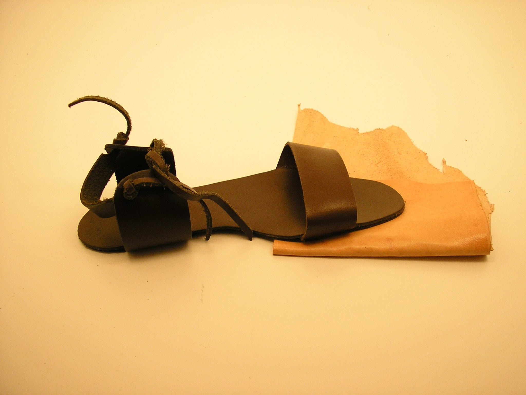 Historische sandaal hiel vetersluiting